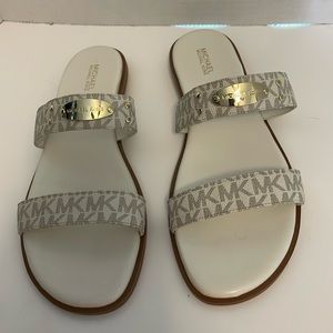 Michael Michael Kors size 9.5m slip on sandals vanilla white brass logo tag